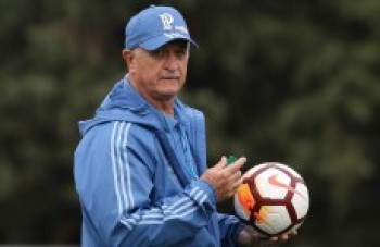 Felipão realiza campanha similar à de Cuca em 2016