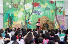 Alunos da rede municipal assistem teatro infantil