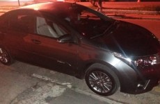 Vítima pula de carro em movimento