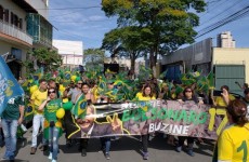 Ato "Bolsodoria" em Suzano reúne cerca de 700 pessoas
