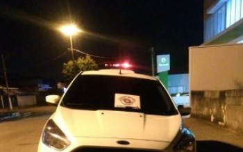 Criminosos roubam veículo em Itaquá