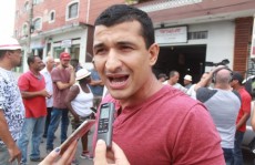 Moradores protestam contra a administração de Zé Biruta