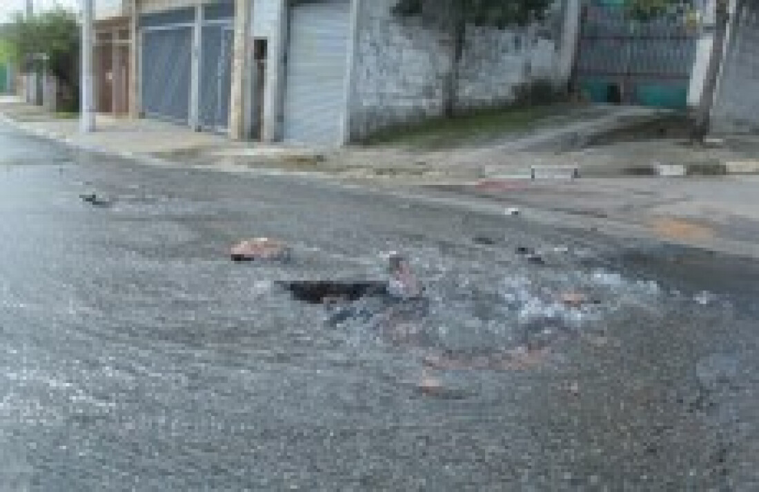 população reclama de vazamento de água