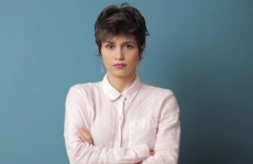 Nanda Costa brinca com "saída do armário"