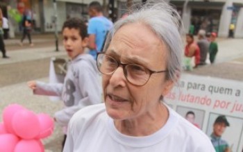 Mães relembram chacina