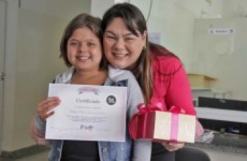 UBS doa 81 lenços ao Fundo Social