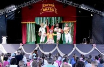 CEU Gardênia Azul recebeo projeto EmCena Brasil