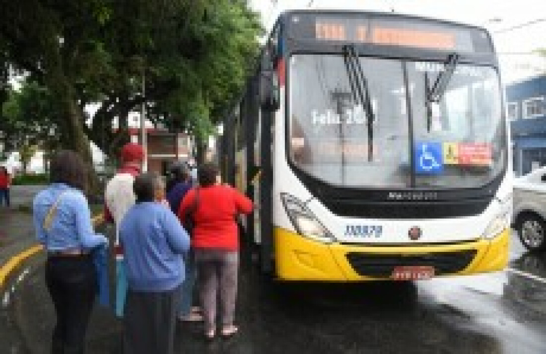 Grupo coleta assinaturas para ampliar o passe livre