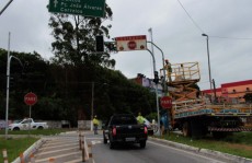 Itaquá instala semáforos na avenida Ver. Almiro Dias