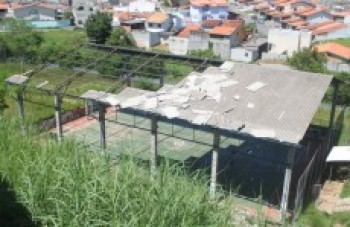 Chuva deixa estragos em bairros da cidade