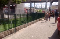 Pontos de ônibus passam por reforma em Ferraz