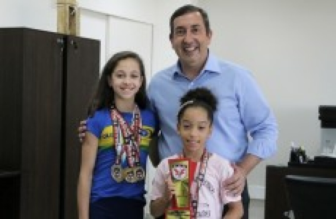 Prefeito Melo recebe revelações da ginástica artística do município