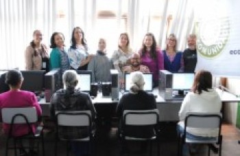 Escola recebe computadores doados