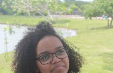 Pessoas procuram parques para relaxar antes de fazer o Enem