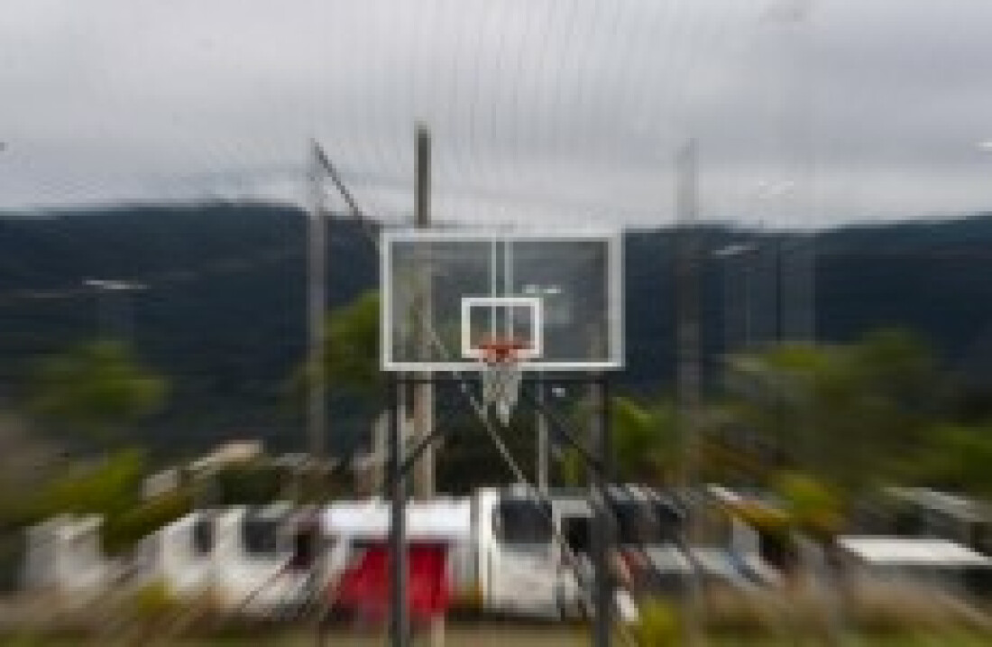 Quadra do Botyra recebe novas tabelas de basquete