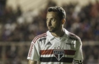 Lugano critica postura de Nenê, insatisfeito na reserva