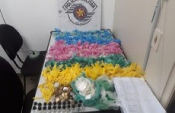 Dois são presos por tráfico na região