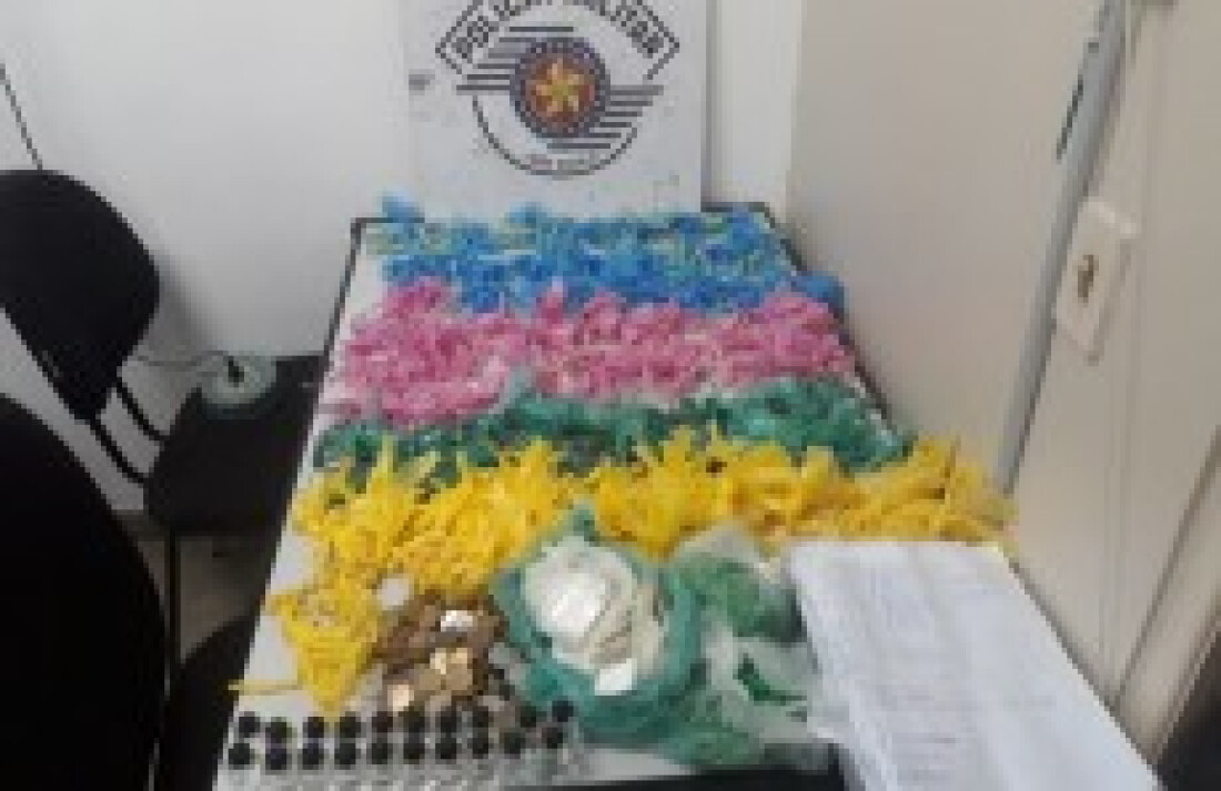 Dois são presos por tráfico na região