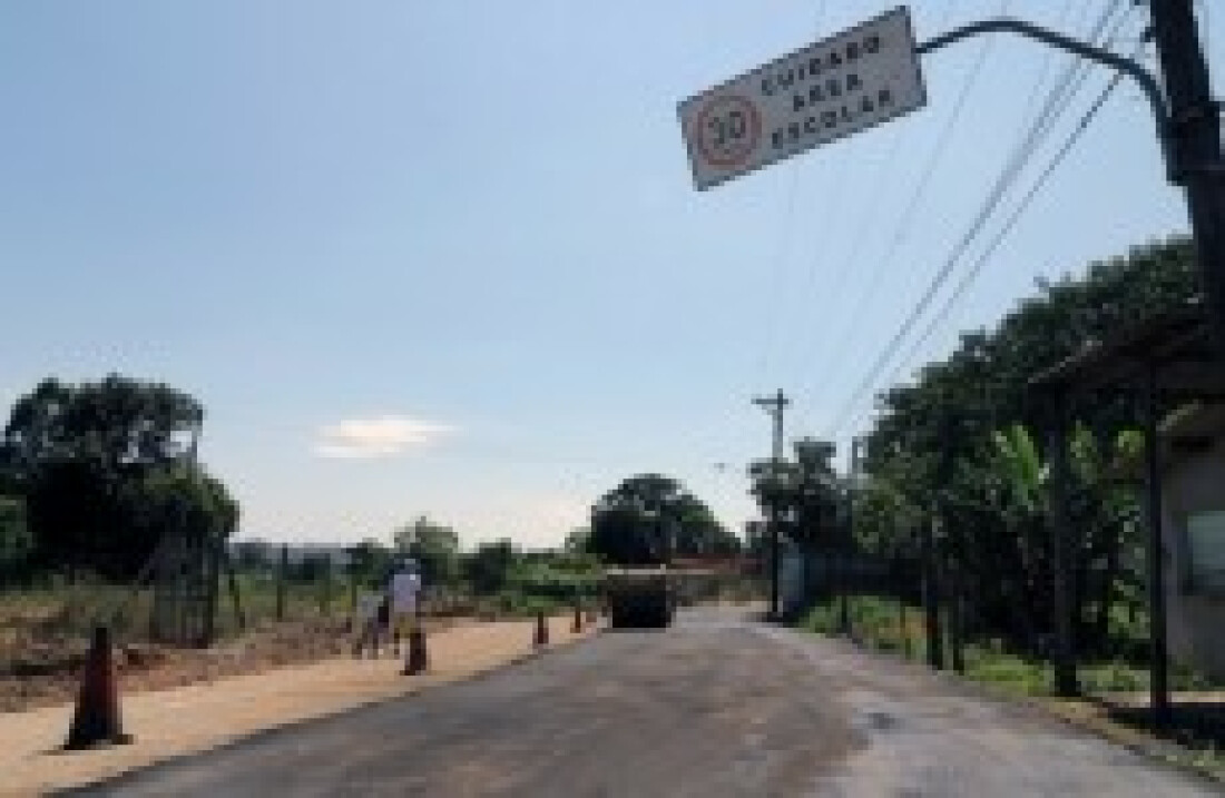 Estrada da Chácara Santo Ângelo recebe recuperação e asfaltamento