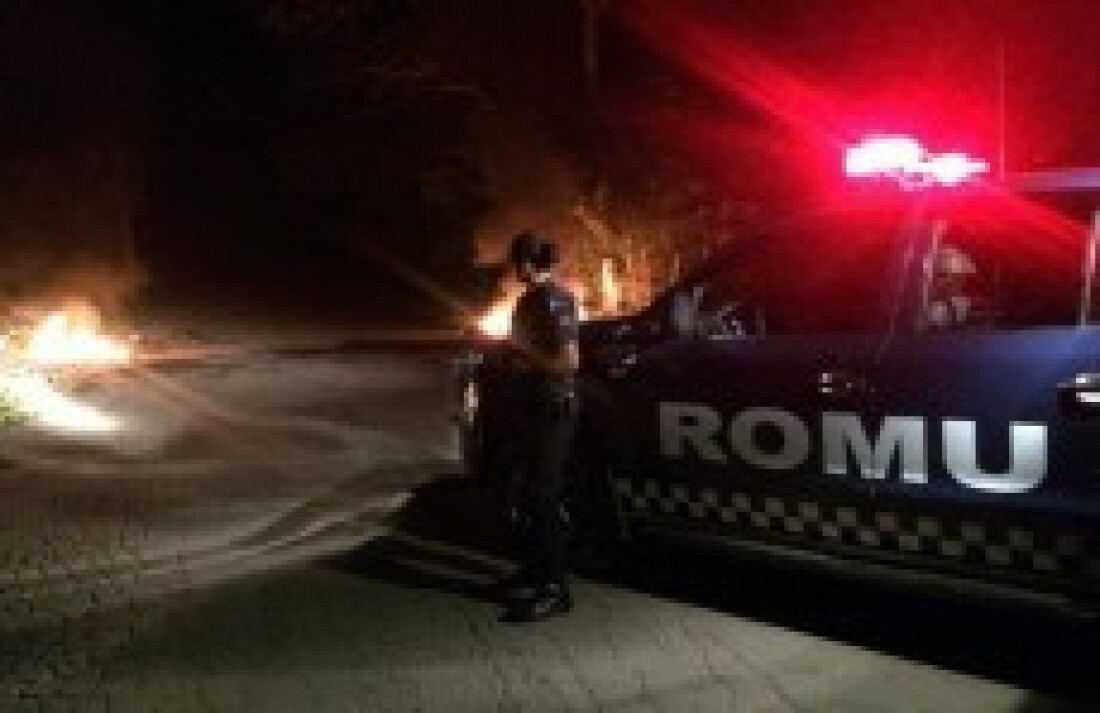GCM desmonta barricada na estrada dos Fernandes