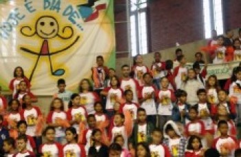 Formatura contempla 3,7 mil alunos no ginásio municipal