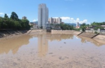 Piscinão chegou ao limite com as fortes chuvas desta semana