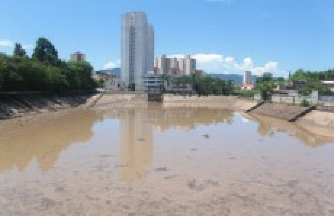 Piscinão chegou ao limite com as fortes chuvas desta semana