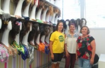 Banco de perucas já está com oferta de próteses mamárias com alpiste