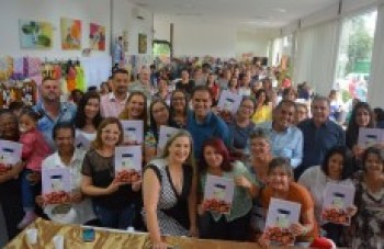 Profissionais recebem carteira da Sutaco