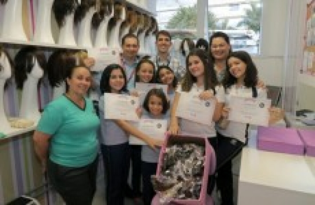 Estudantes doam mechas para Banco de Perucas