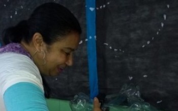 Fundo Social de Solidariedade recebe garrafas para enfeitar Natal