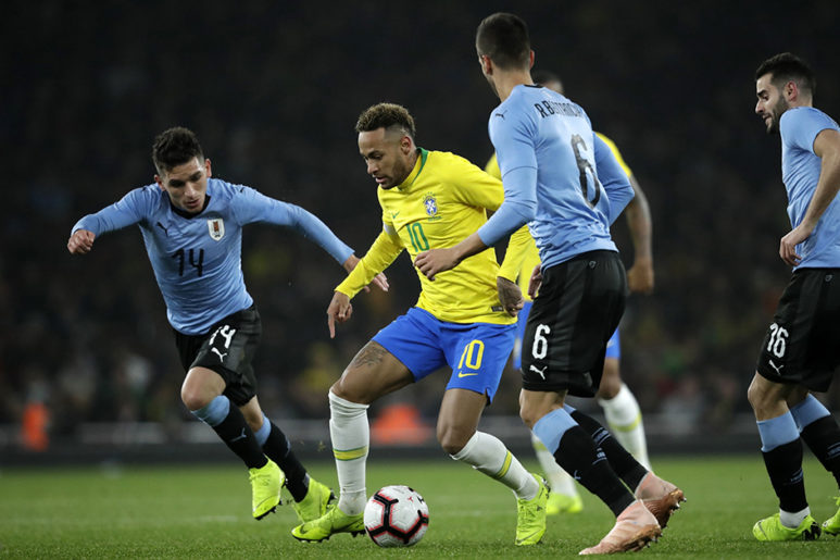 Neymar marca de pênalti e Brasil bate Uruguai por 1 a 0