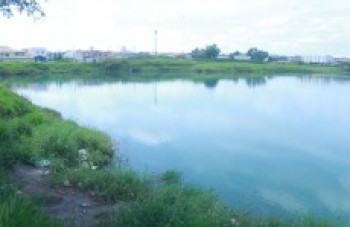 Calor atrai pessoas para as represas