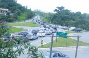 Mogi-Bertioga registra trânsito intenso: