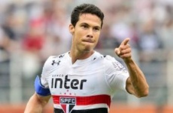 Meio-campista Hernanes volta ao time do São Paulo