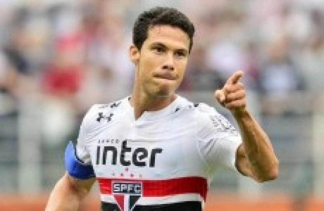 Meio-campista Hernanes volta ao time do São Paulo