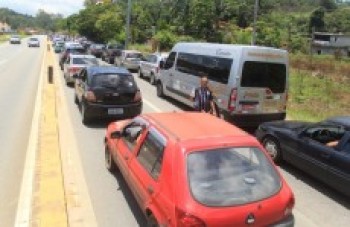 Mogi-Bertioga tem trânsito lento