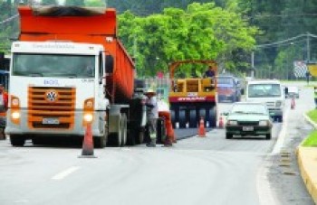 Mogi-Bertioga tem trecho recapeado na altura da Vila Moraes
