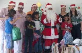 Fundo Social encerra campanha de Natal no Conjunto Jefferson