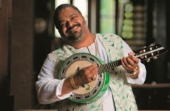 Arlindo Cruz volta a mexer a boca