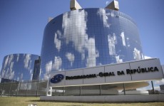 Lava Jato bloqueia bens de investigados