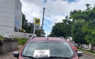 dois são detidos após roubar carro