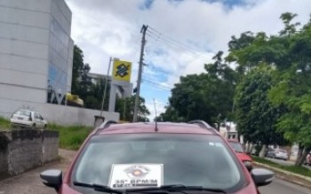 dois são detidos após roubar carro