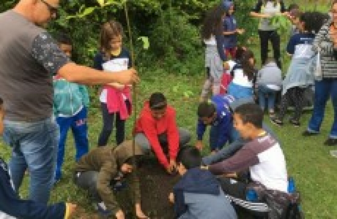 Viveiro recebe estudantes da escola Benedito Laporte
