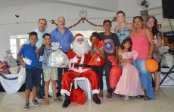 Fundo Social realiza entrega de presentes para cem crianças