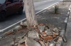 Automóvel colide com árvore em Braz Cubas