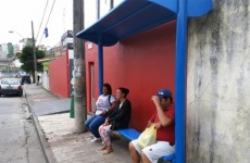 Pontos de ônibus recebem abrigos