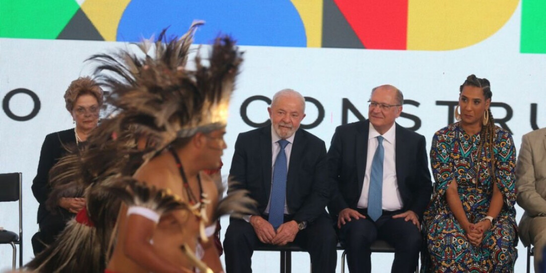 Lula sanciona lei que equipara crime de injúria racial ao racismo