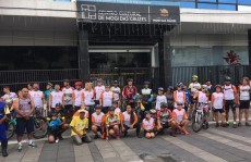 Além de pedalar, grupo de ciclistas também trabalha em causas sociais