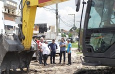Prefeito vistoria obras do Hospital Federal e da rua Sete de Setembro